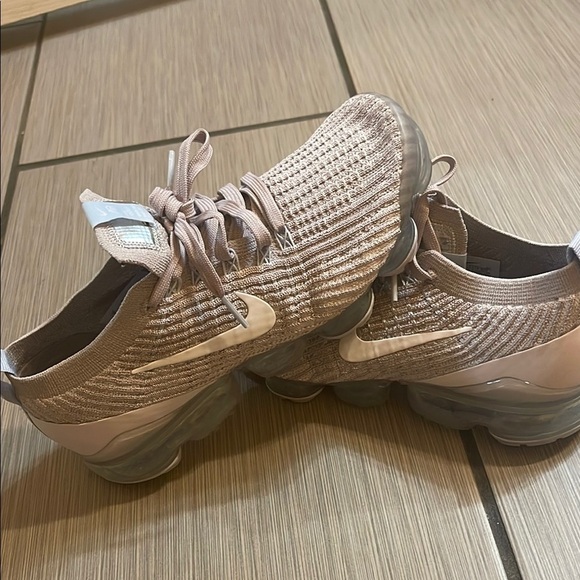 Nike Women's Gray Running Shoes - Picture 7 of 7